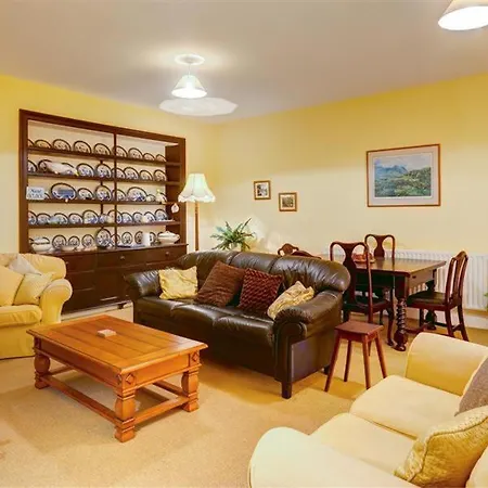 Hall Semesterbostad *